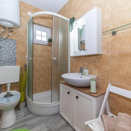 Tamara Biograd Na Moru